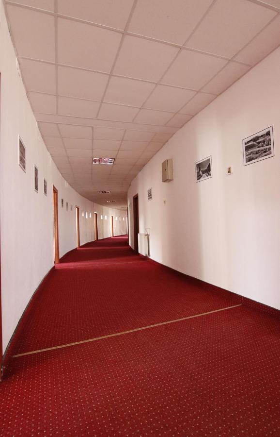 Hotel Tineretului Boekarest Buitenkant foto