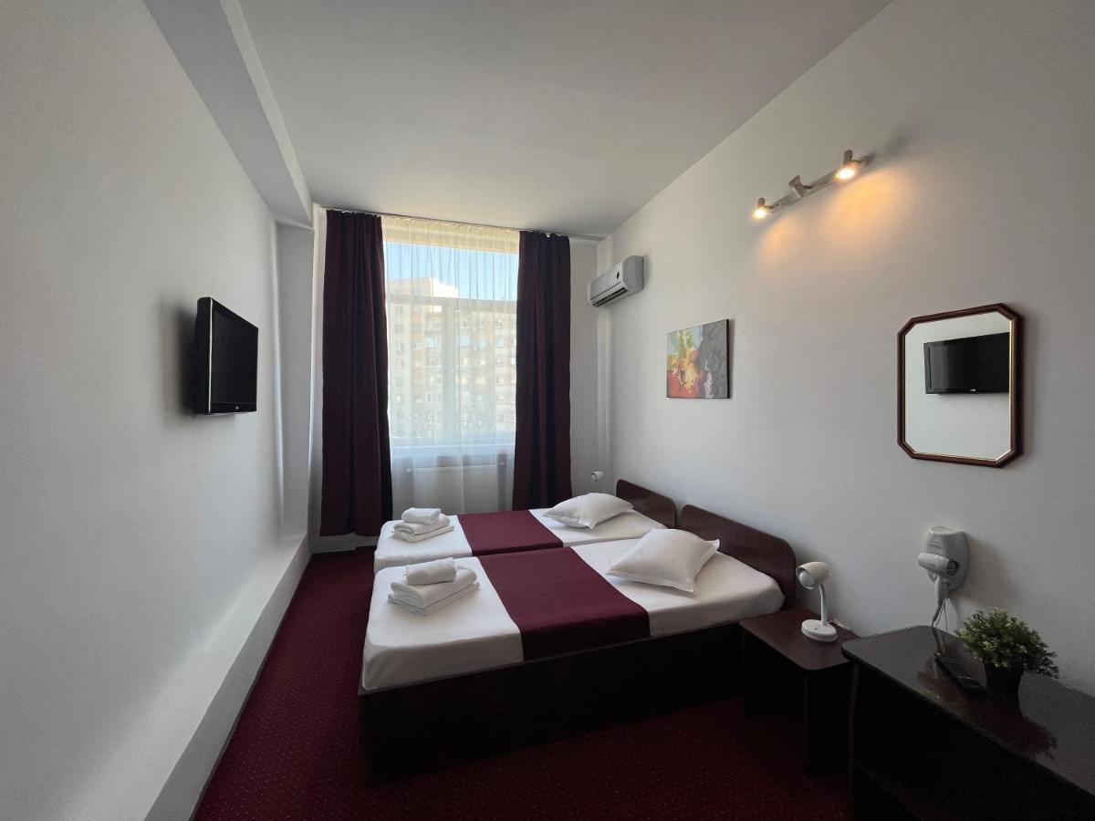 Hotel Tineretului Boekarest Buitenkant foto