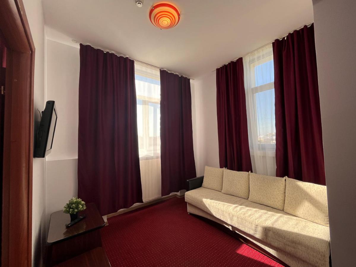 Hotel Tineretului Boekarest Buitenkant foto